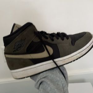 Green jordan 1 mids